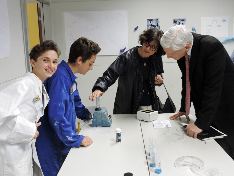 Special Science Evening in the lab Ecole Moser Genève